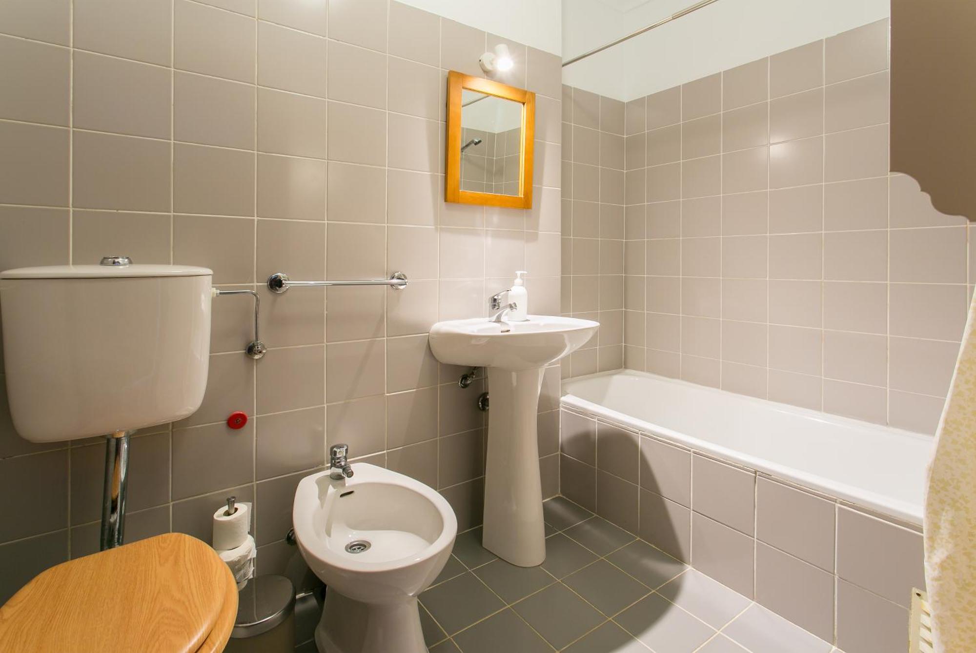 Apartamento Central E Confortavel Junto Ao Bairro Da Graca Lissabon Exterior foto
